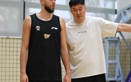 世界杯高清直播平台-宏远官方晒训练动态！杜锋表情严肃，麦考尔归队，胡明轩三分很准